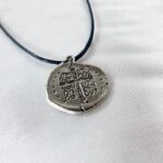 CORDAO ENCERADO DUAS MEDALHAS