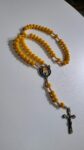 Terço cristal Mãe Rainha - Amarelo