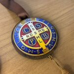 Adorno único medalha São Bento