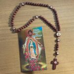 TERÇO DE MADEIRA NOSSA SENHORA DE GUADALUPE 7 MEDALHAS