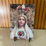 Quadro de Mesa MDF resinado - Nossa Senhora de Fátima 13cm x 19cm
