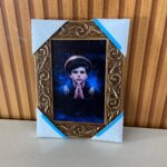 QUADRO COM MOLDURA RESINADOS CARLO ACUTIS 20,5CM X 15,5CM
