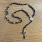 TERÇO DE HEMATITA DUAS MEDALHAS COM FECHO 8MM